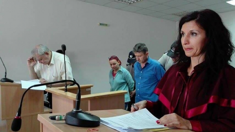 22-годишната мадам "Илина", въртяла бардак в Пловдив, се отърва под гаранция