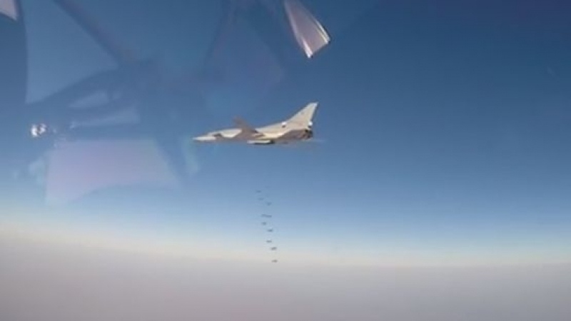 ДАЕШ в илюминатора: Страшилището Ту-22М3 предава „бетонобойни” поздрави на терористите (ВИДЕО)