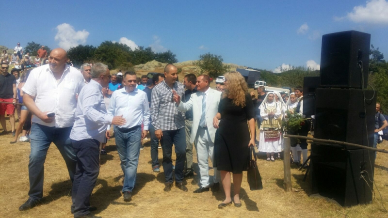 Цветан Цветанов сред 2000 посетители на събора на каракачаните 