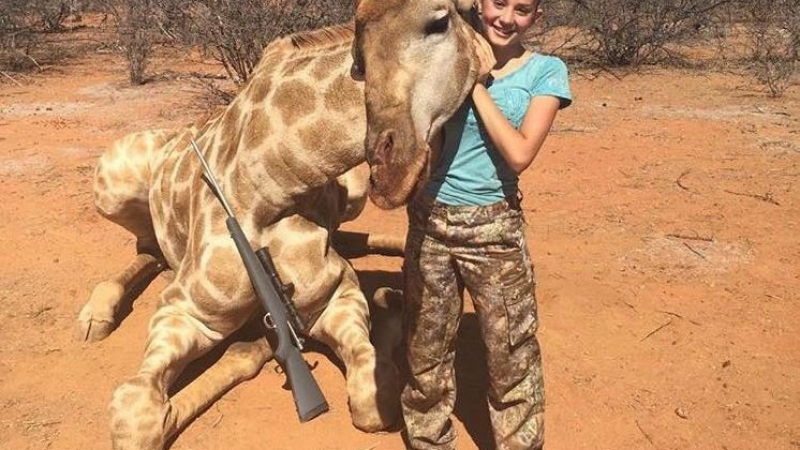 12-годишна американка убива животни за удоволствие и се хвали с труповете им във Фейсбук (СНИМКИ/ВИДЕО)  