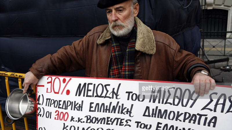 Заплатата в Гърция става "българска"
