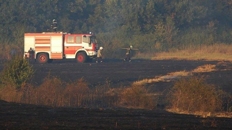 Фотоволтаичен парк изгоря при пожара в Сакар  