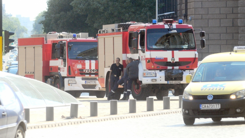 Сигнал до БЛИЦ: Към столичния жк "Яворов" фучат пожарни, линейки и патрулки!