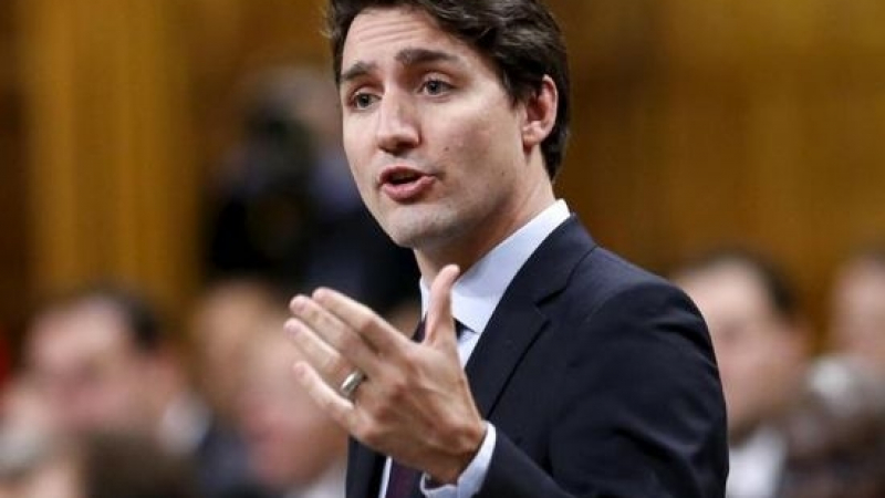 Канадският премиер защити мюсюлманките с буркини на плажа 