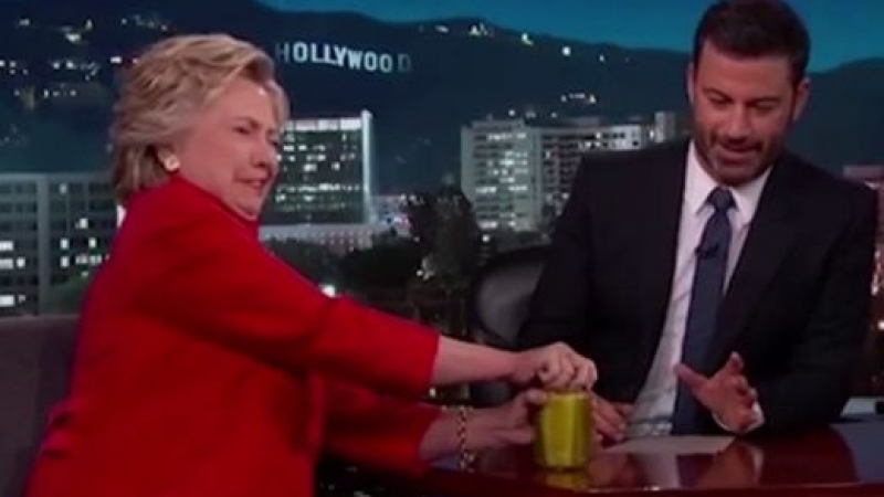Хилари Клинтън отвори буркан с туршия в ефир (ВИДЕО)  