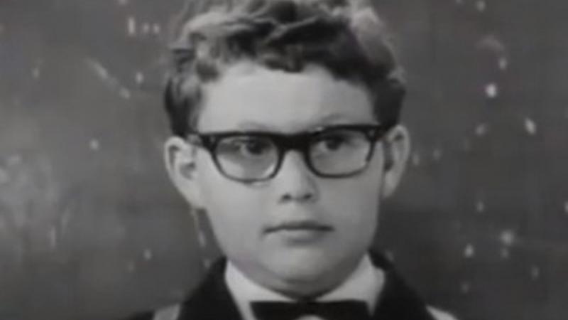 Вижте малкия Митко Цонев във филма "Таралежите се раждат без бодли" (ВИДЕО)