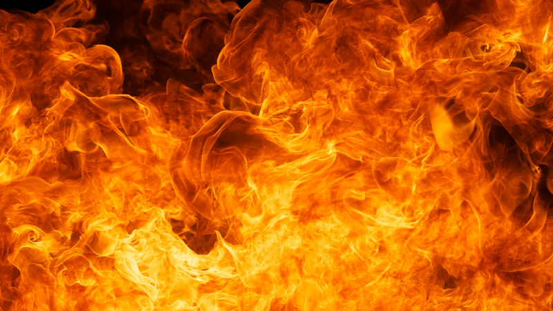 Огнен ад край Дупница! Бързо разрастващ се пожар заплашва да застигне къщи