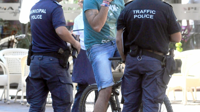 Фоторепортаж в БЛИЦ! Полицията насмете велосипедистите на "Витошка"! (СНИМКИ)
