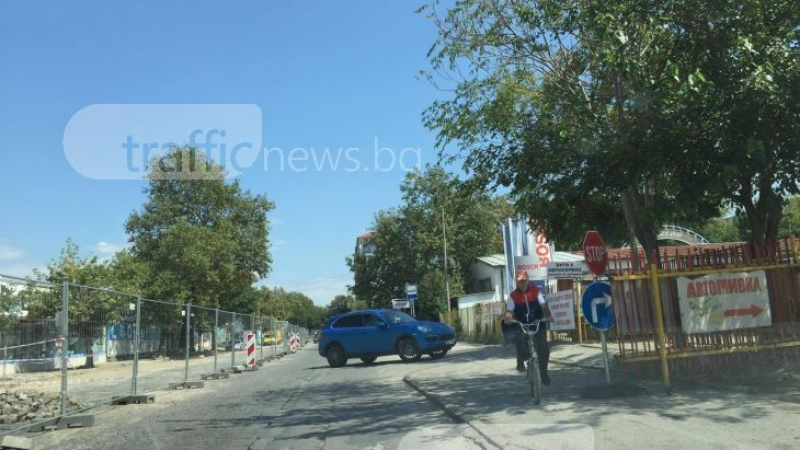 Порше изскочи в насрещното! Объркана шофьорка предизвика хаос в Пловдив (СНИМКИ)