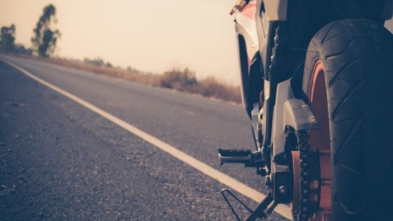 21-г. мотоциклетист бере душа след пътен ужас край Петрич
