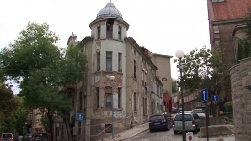 Кошмар с голяма сграда в Пловдив! (СНИМКИ)