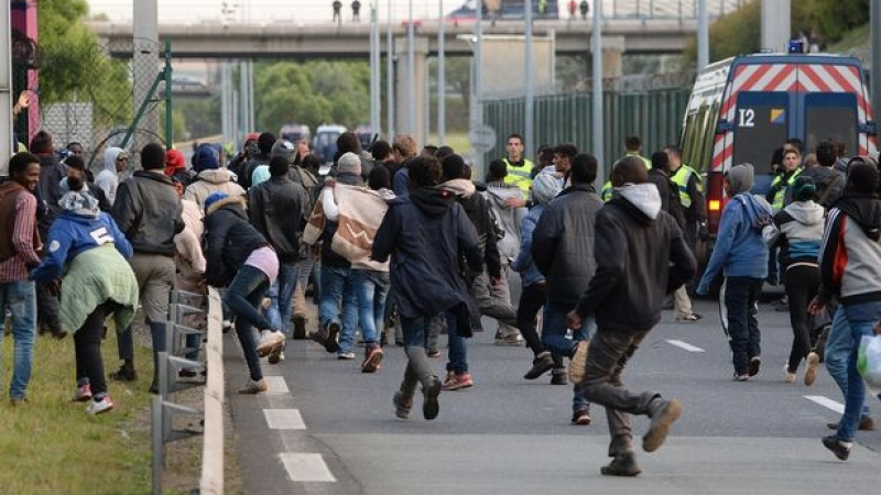 The Times: Англия заплаши Франция заради кризата с мигрантите в Кале