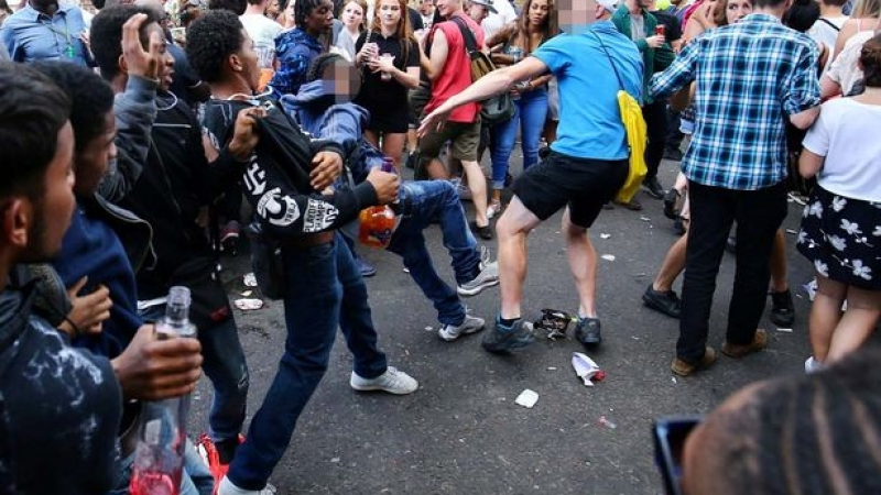 Арестуваха над 400 души по време на карнавал в Лондон