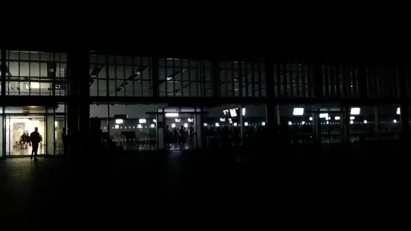 Стана ясно защо летище Варна потъна в мрак 