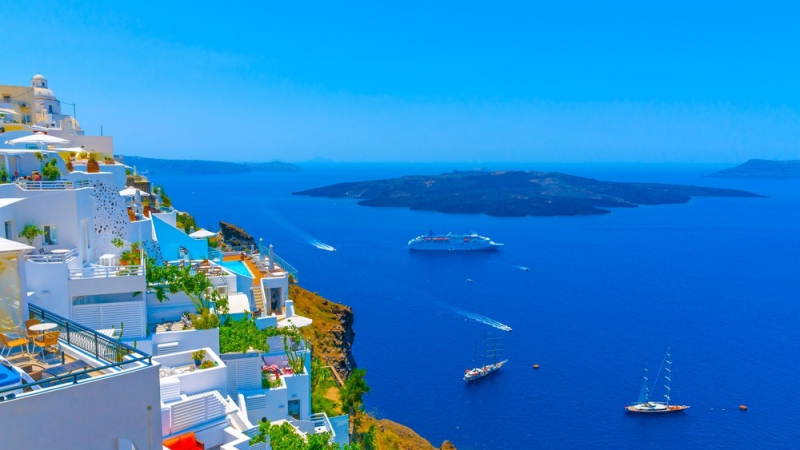 Гръцкото море наполовина по-евтино през септември