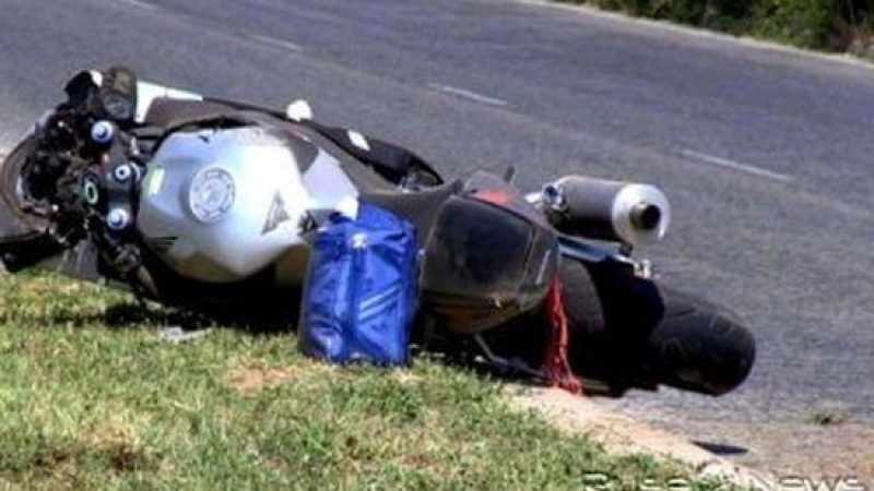 Нова трагедия на пътя! Мотоциклетист загина след челен удар с автомобил (СНИМКИ)