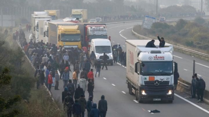 Жителите на Кале ще блокират основните пътища заради бежанския лагер