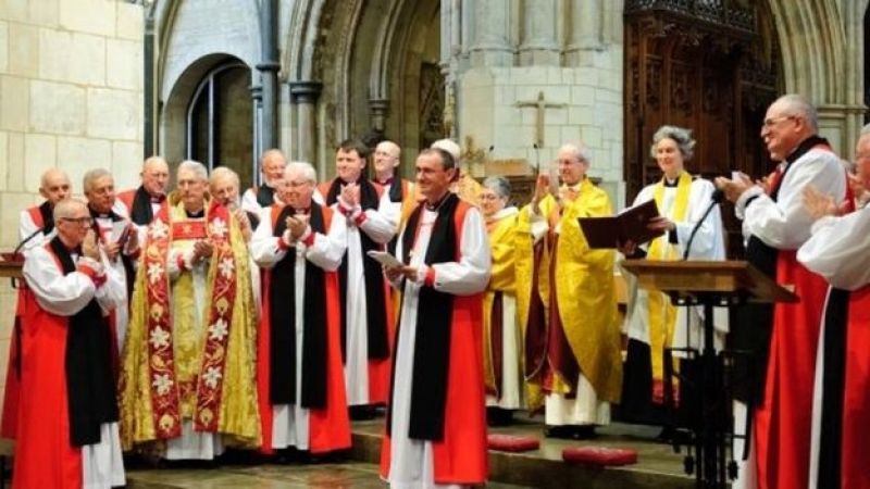 Английски епископ обяви публично, че е хомосексуалист (СНИМКИ)