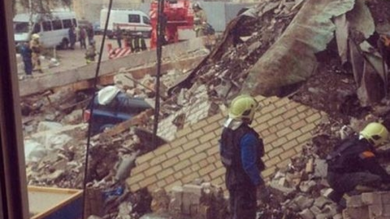 Ужас в Москва! Пететажна сграда се срути (ВИДЕО)