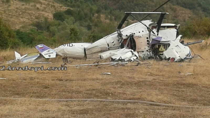 Очевидци: Хеликоптерът се разби, парчетата се разхвърчаха на 20 метра (СНИМКИ)