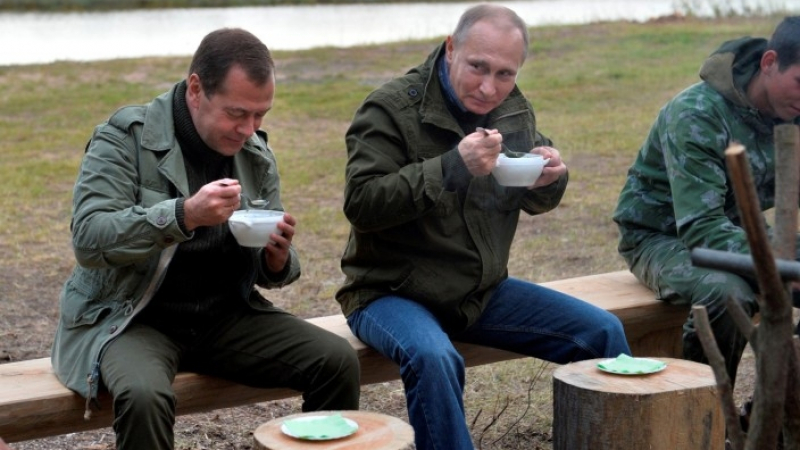 Ей така почиват Путин и Медведев (СНИМКИ)