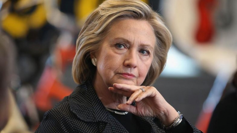 Буря в мрежата: Подмениха ли Хилари Клинтън с неин двойник? (СНИМКИ)