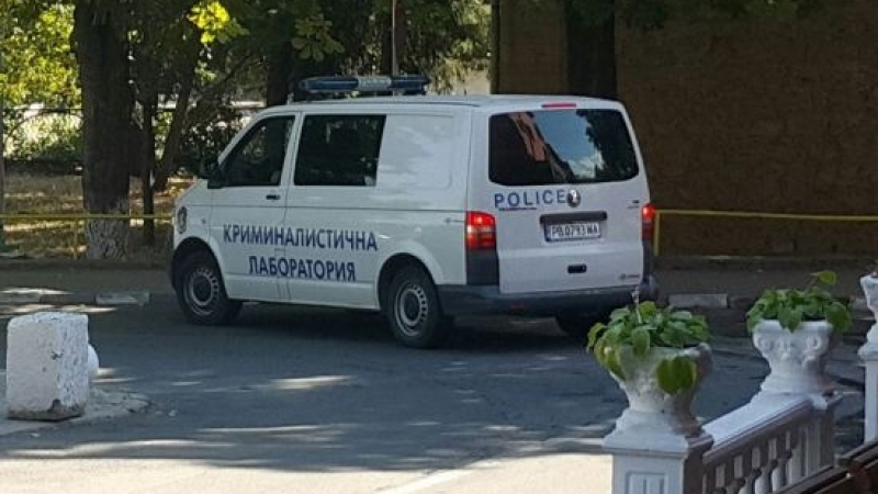 В Перущица твърдят: Арестуваният кмет взел подкуп от дървената мафия, за да минават камиони с дърва по асфалтиран път