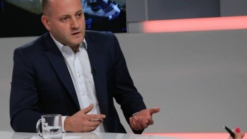 Радан Кънев рони сълзи за арестувания за корупция кмет на Перущица