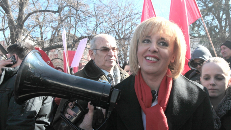 Мая Манолова от протеста пред КЕВР: Разчетите ни показват, че скок в цената на парното в момента не е необходим