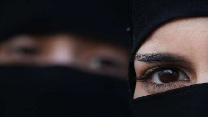 „Ислямска държава” бори „неверниците” с феминистки 