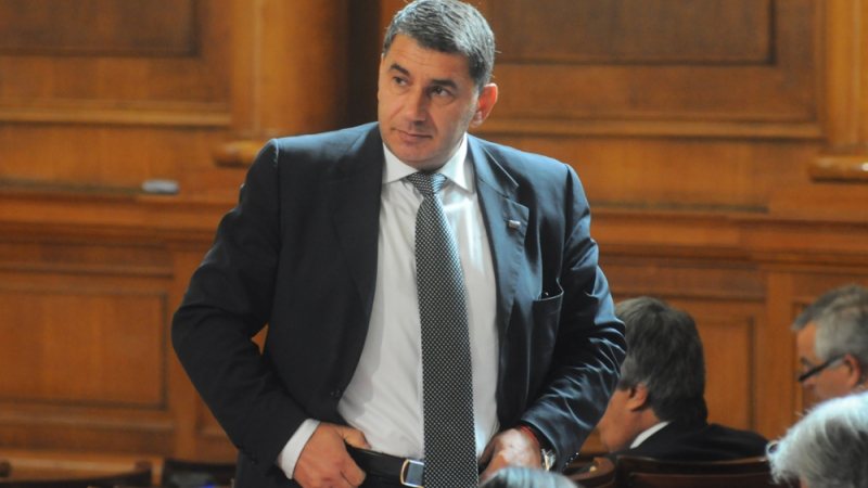 Водеща от БНТ съобщи неприятна новина за депутата Димитър Байрактаров