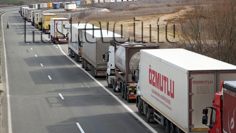 12-километрова опашка от камиони на  “Капитан Андреево” , катастрофа затвори магистралата  