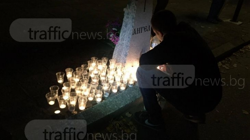 Стотици се поклониха пред паметта на убития Ангел в Катуница (СНИМКИ)