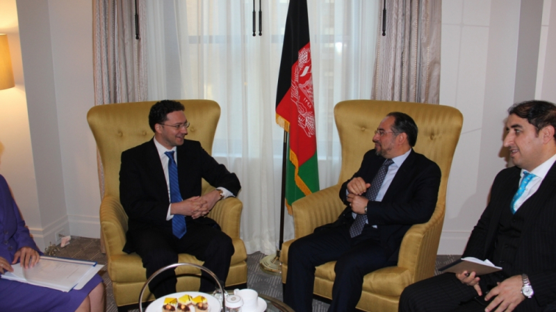 Министър Митов постави въпроса за мигрантите пред своя колега от Афганистан 