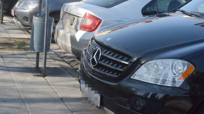 Забраняват паркирането на коли на площада при Боянското ханче в София – вижте защо