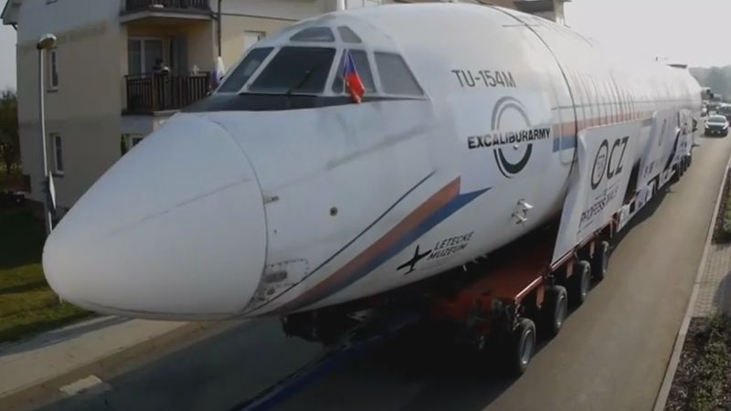 Самолетът на последния президент на Чехословакия преодоля близо 400 километра без криле (ВИДЕО)