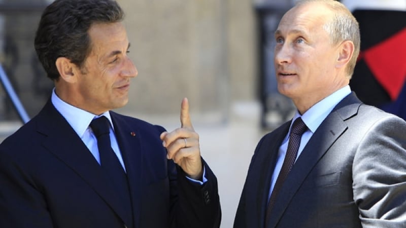 Всички искат помощ от Путин! Сега и Саркози го търси, за да ...