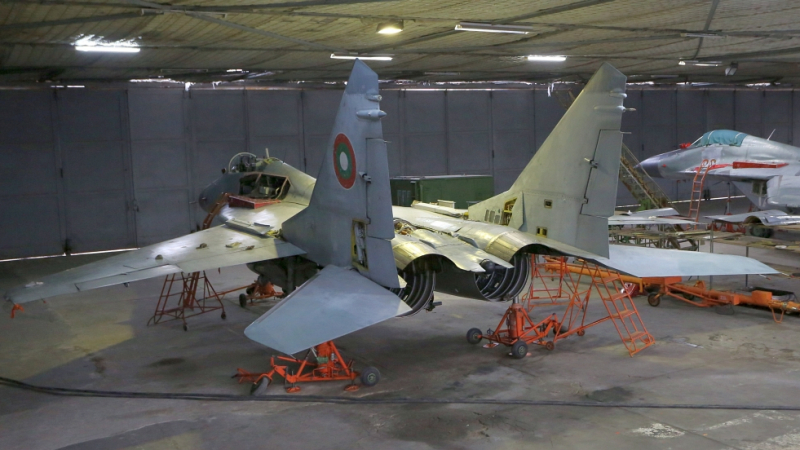 Украинска компания ще ни доставя ембаргови части за МиГ-29, незнайно как ще ги купува от Русия