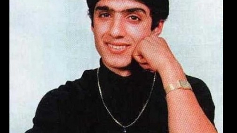 Вижте като млад, един от най-известните турски актьори, който разтуптя милиони женски сърца! Познахте ли го? (СНИМКИ)