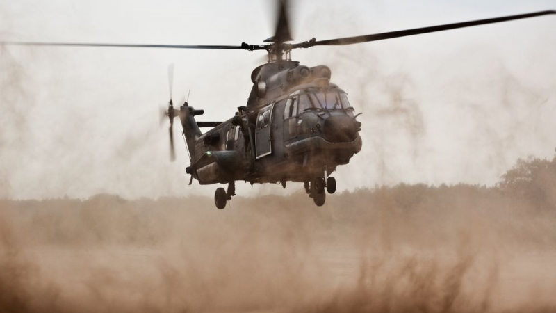 Кошмар! Хеликоптер с 14 военни падна върху училище
