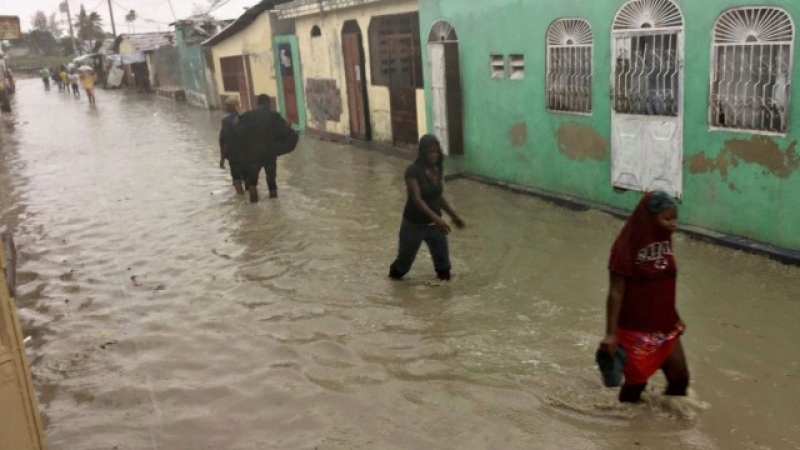 Смъртоносен потоп удари Бахамските острови, ще връхлети с пълна сила и Куба (ВИДЕО)
