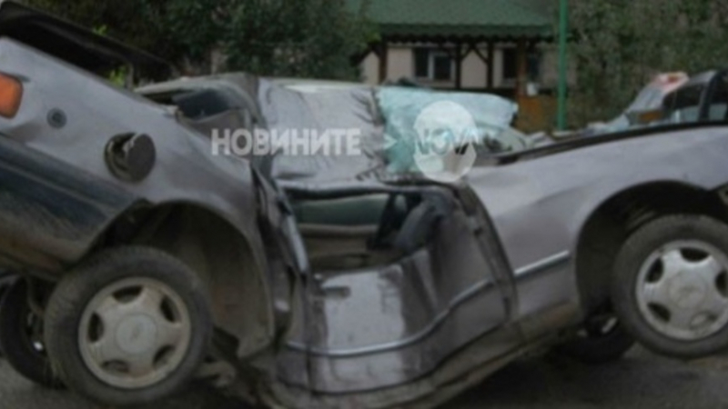 Първа СНИМКА на колата-ковчег, в която загина младият кмет на ломско село