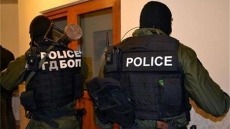ГДБОП удари банда сексуални експлоататори, взе им много валута и дрога 