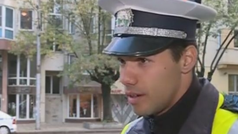 Ето кой е българският полицай, който трогна с човечността си (ВИДЕО)