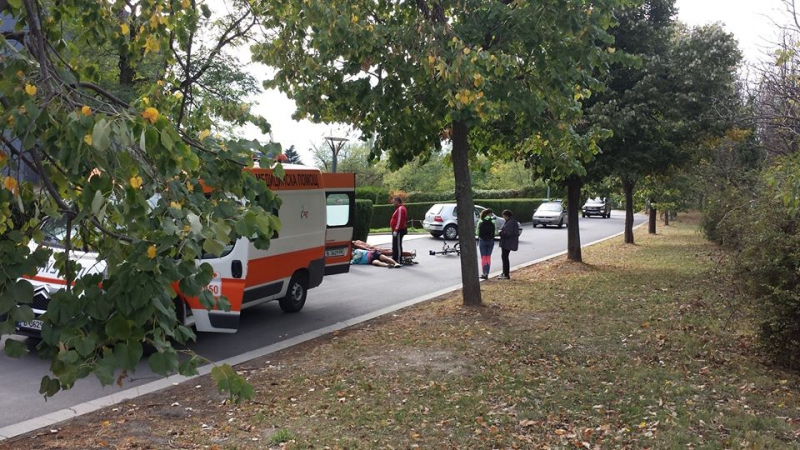 Кола прегази мъж на велосипедна алея в парк (СНИМКИ)