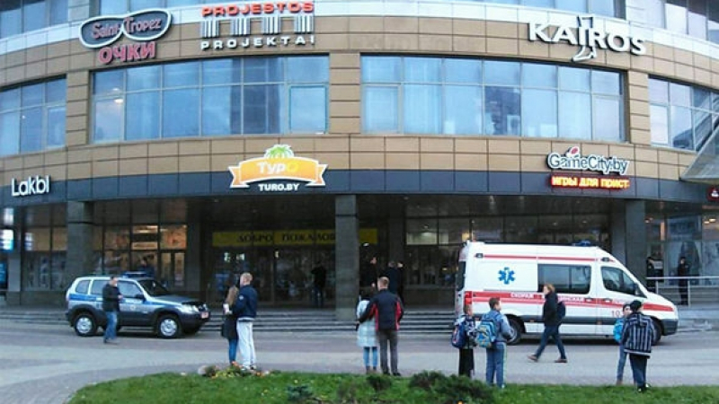 Ужас в Беларус! Двама обезглавиха жена в мол с бензинова резачка (СНИМКИ)