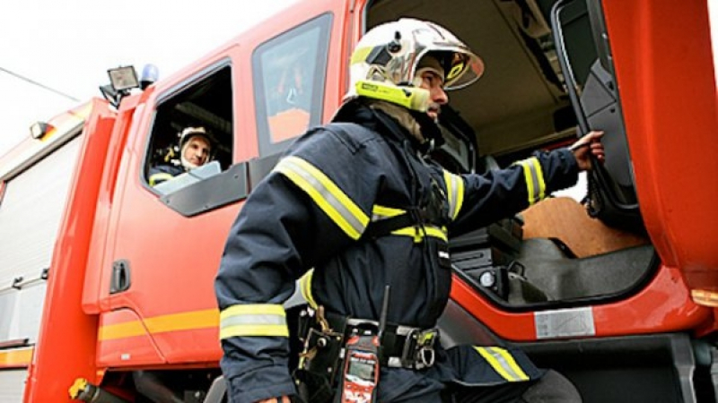 Преди минути в София! Луксозен джип вдигна на крак пожарна и полиция