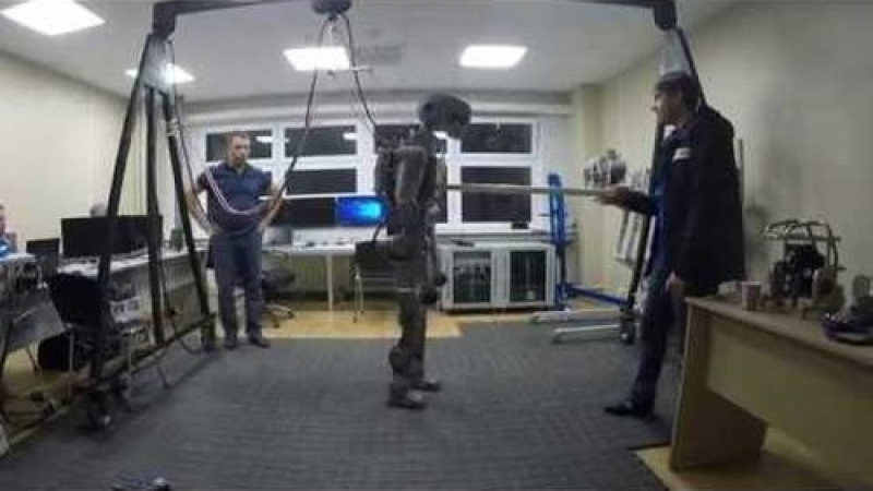 Рогозин представи робота Федор, който ще лети в космоса (ВИДЕО)