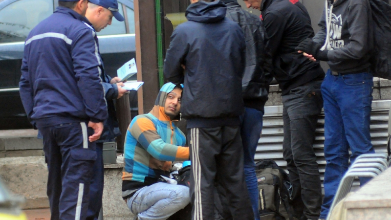 МВР и ДАНС погнаха мигрантите в София  