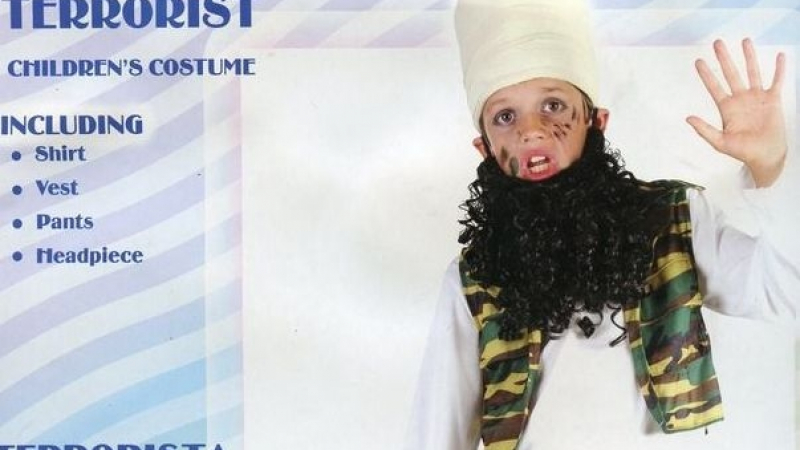 Тъпо за Хелоуин: Да се маскираме като деца-терористи (СНИМКИ)